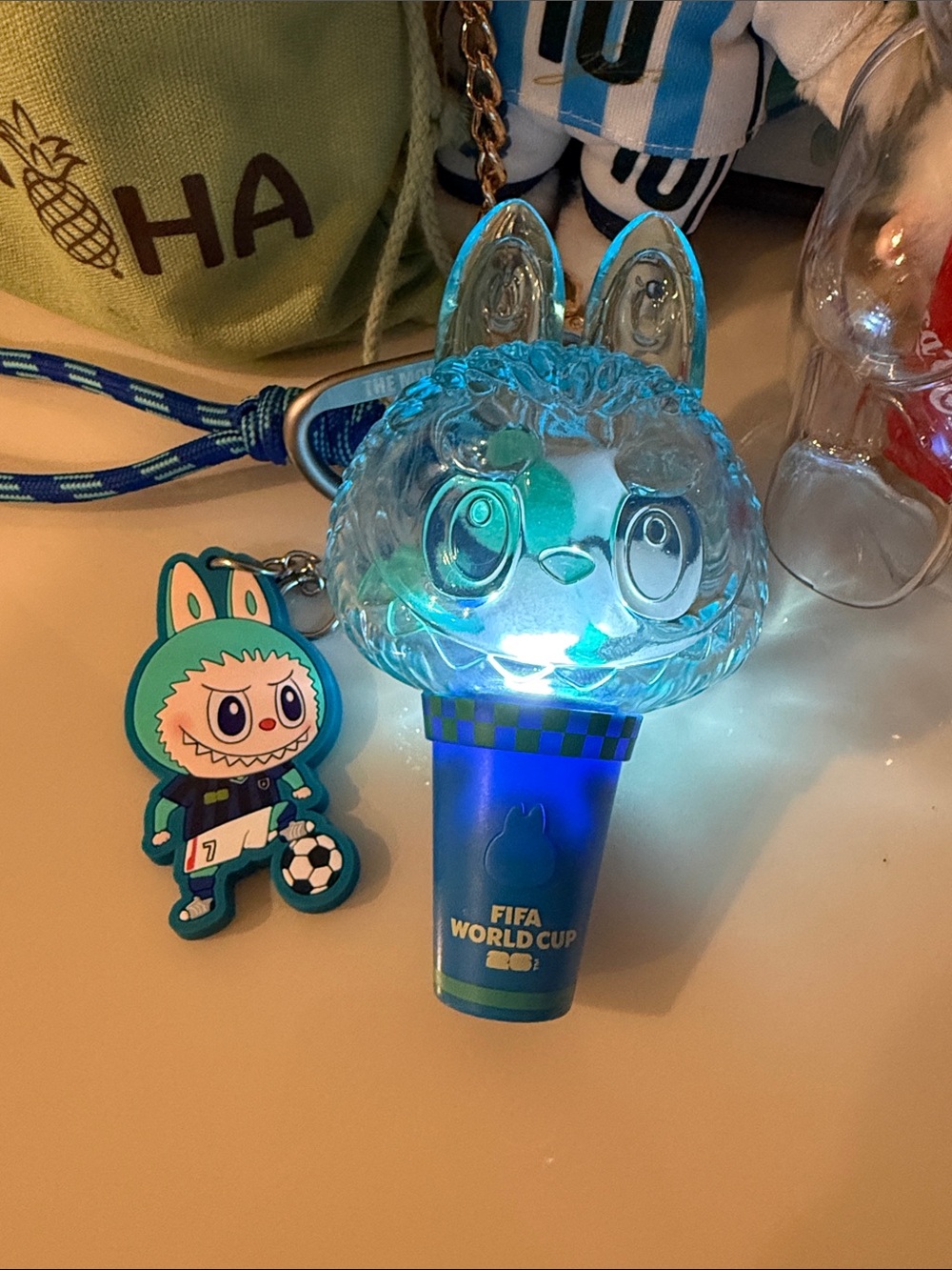 POPmart Labubu LEDLight keyring - Picture 2 of 4